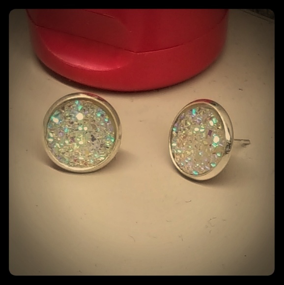 2 for $20 💖 Crystal druzy style studs - Picture 4 of 5